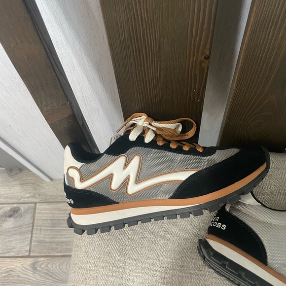 Marc Jacob’s Black/Gray/Gold trainer - Picture 2 of 7